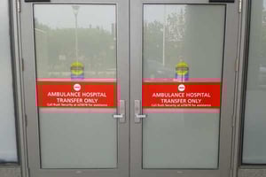 Vinyl-Lettering-Emergency-Entrance